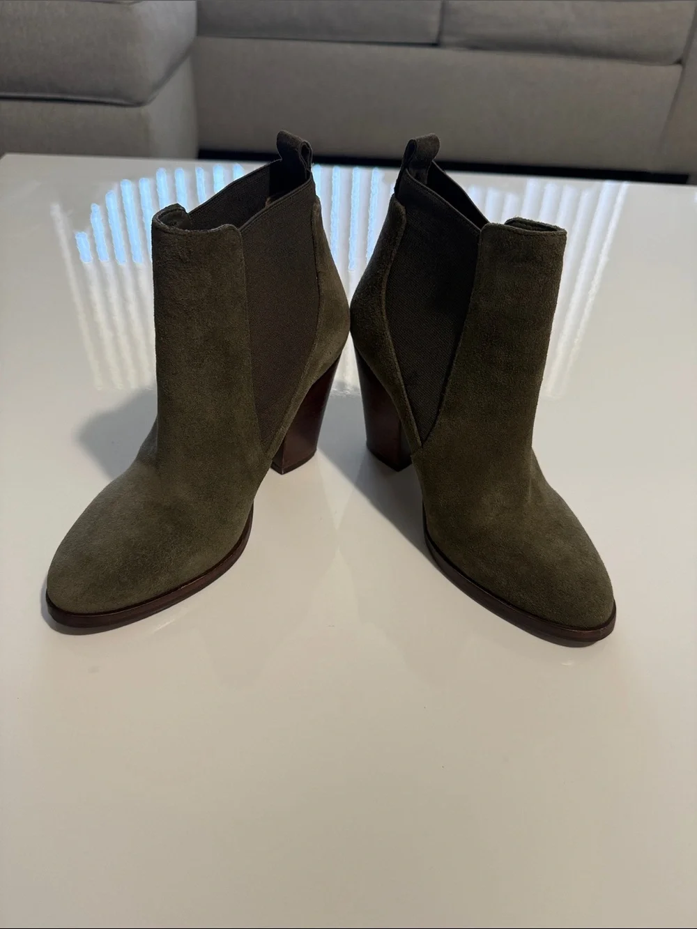 Michael Kors Womens 6 Chelsea Ankle Boot Green Suede Heeled Pull On Bootie